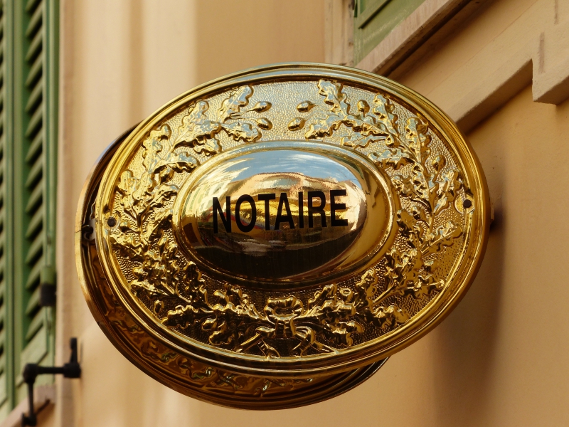 notaire-ST PIERRE-min_advertising-golden-metal-money-lighting-brass-1013060-pxhere.com